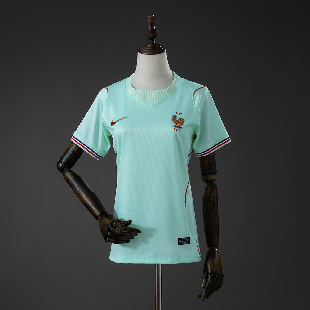 Francia 2026 | Visitante Mujer